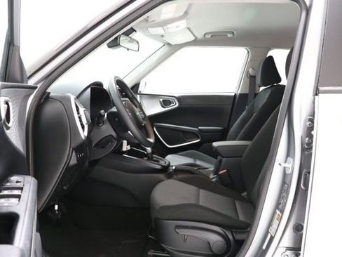 Used 2025 Kia Soul LX FWD image 17