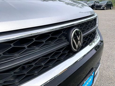 Used 2023 Volkswagen Taos SE w/ Panoramic Sunroof Package AWD/4WD image 31