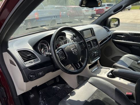Used 2017 Dodge Grand Caravan SXT w/ Driver Convenience Group FWD image 11