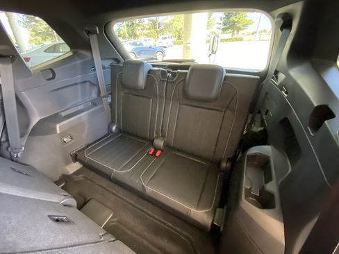 Used 2023 Volkswagen Tiguan SE R-Line FWD image 28