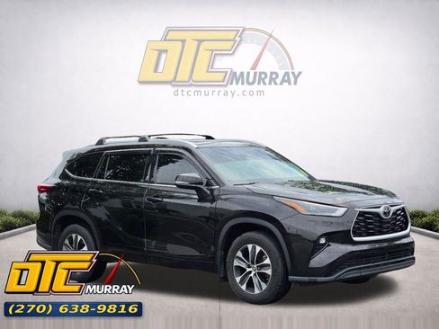 Used 2022 Toyota Highlander XLE AWD/4WD image 1