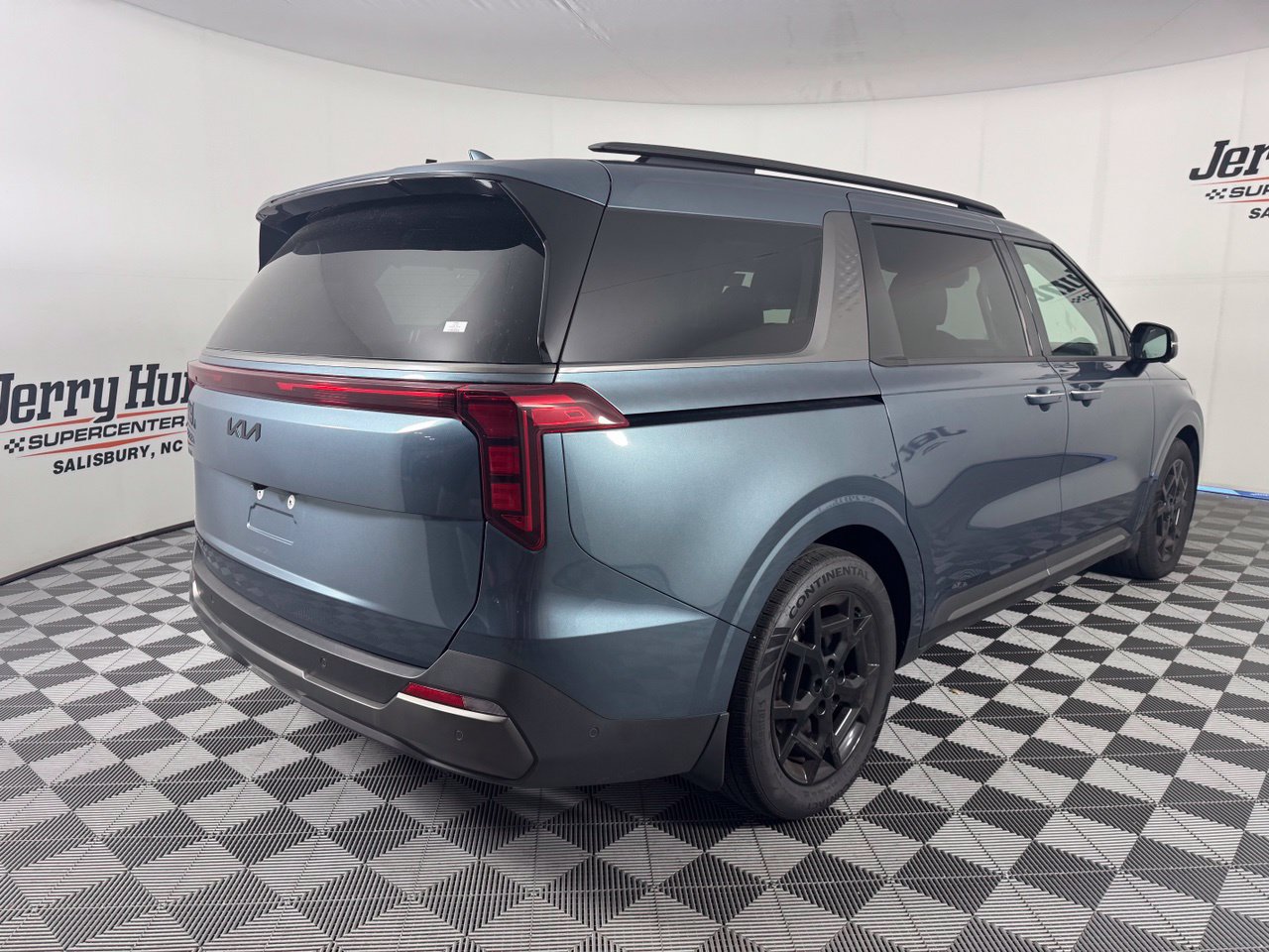 Used 2025 Kia Carnival SX FWD image 7