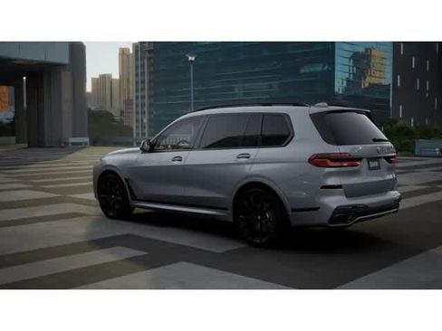 New 2026 BMW X7 xDrive40i image 2
