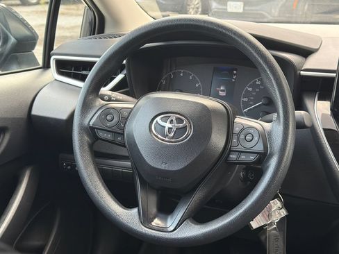 Used 2025 Toyota Corolla LE FWD image 28