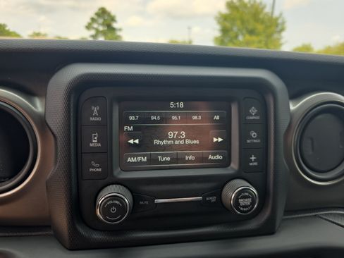 Used 2018 Jeep Wrangler Unlimited Sport S AWD/4WD image 22