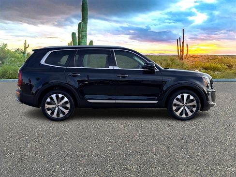 Used 2022 Kia Telluride S image 3