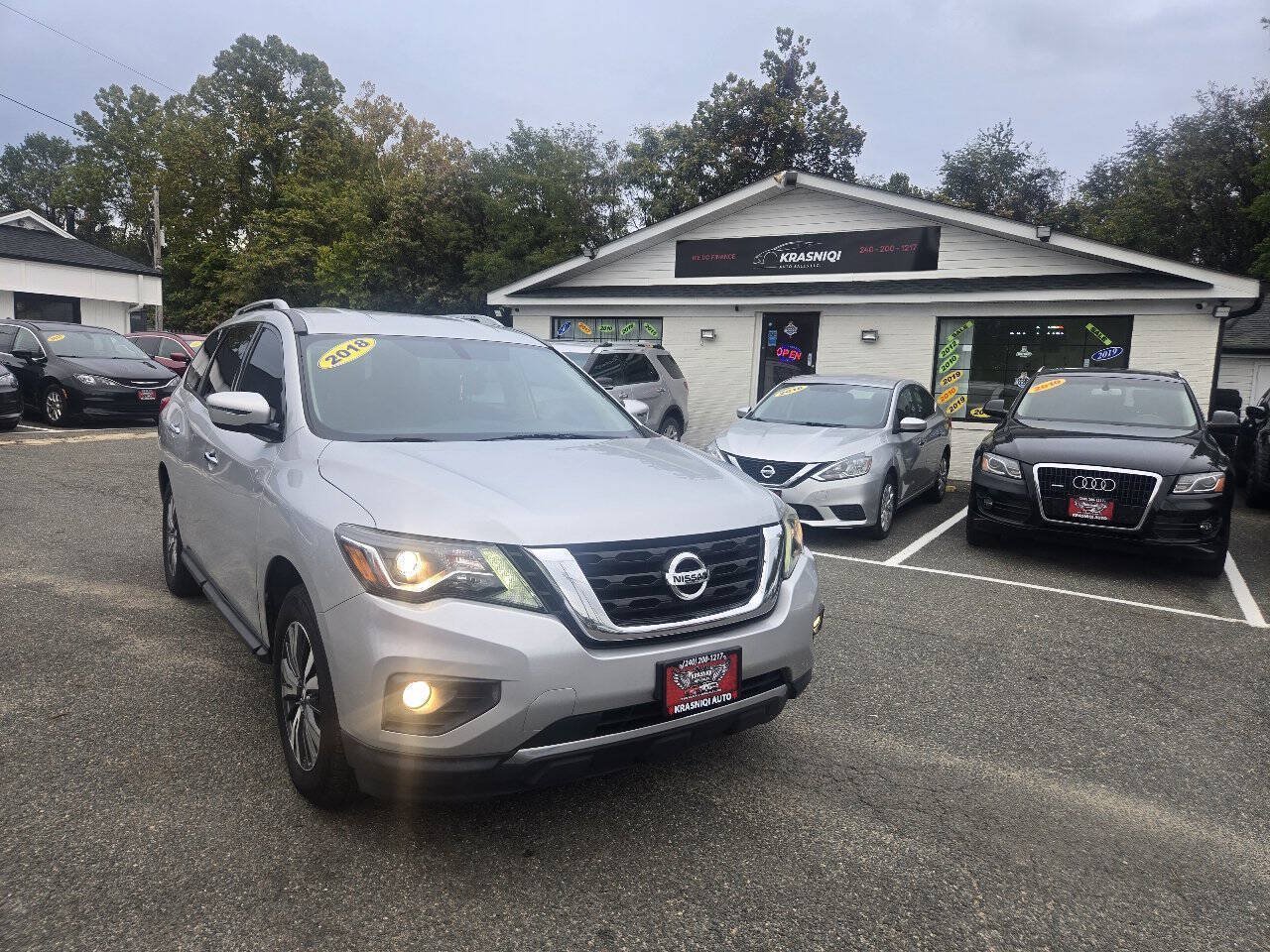 Used 2018 Nissan Pathfinder SV w/ SV Tech Package AWD/4WD image 3