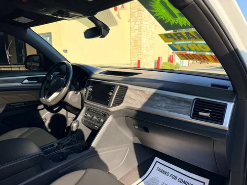 Used 2021 Volkswagen Atlas Cross Sport SE w/ Panoramic Sunroof Package FWD image 13