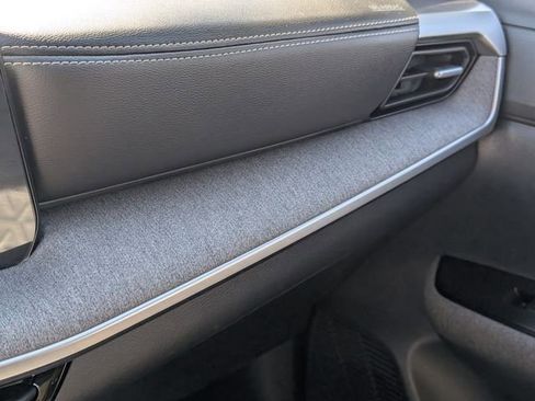 Used 2025 Nissan Kicks SV w/ SV Premium Package image 27