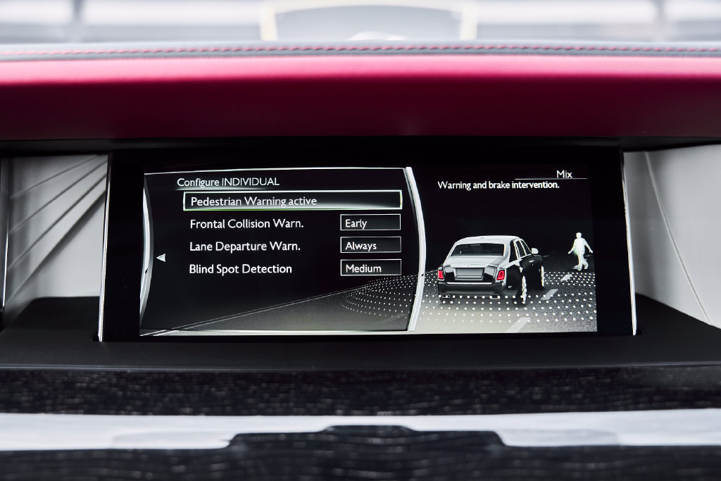 Used 2023 Rolls-Royce Phantom Sedan RWD image 90