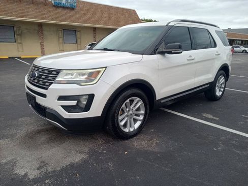 Used 2016 Ford Explorer XLT w/ Equipment Group 202A FWD image 1