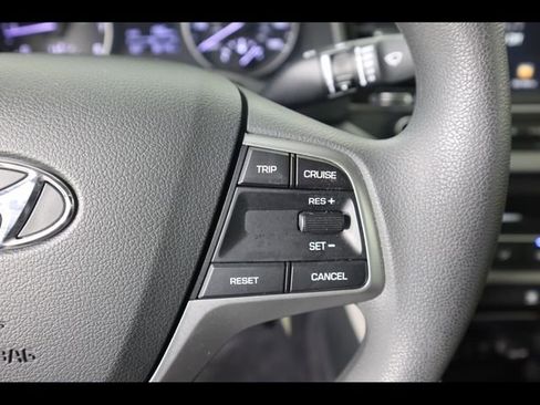 Used 2017 Hyundai Elantra SE image 23