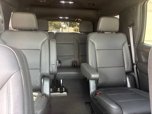 Used 2023 Chevrolet Tahoe Z71 w/ Luxury Package AWD/4WD image 15