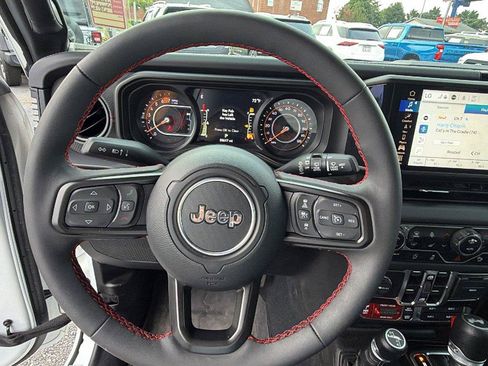 Used 2024 Jeep Wrangler Unlimited Rubicon w/ XTREMEE 35" Tire Package AWD/4WD image 26