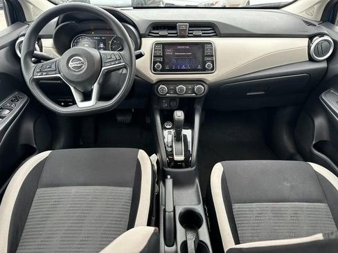 Used 2022 Nissan Versa SV image 11