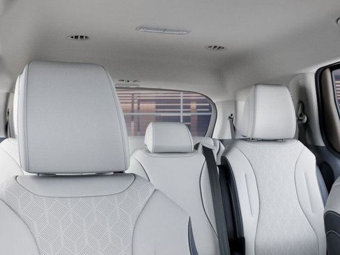 Used 2026 Kia Carnival EX image 27