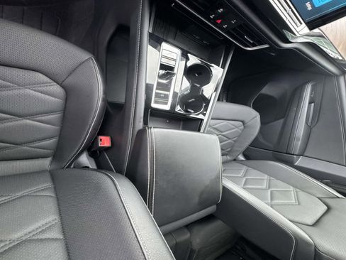 Used 2025 Volkswagen Atlas SE FWD image 24