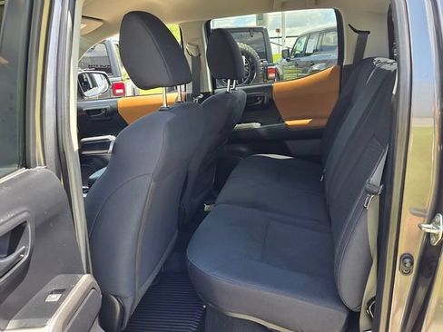Used 2019 Toyota Tacoma SR5 RWD image 6