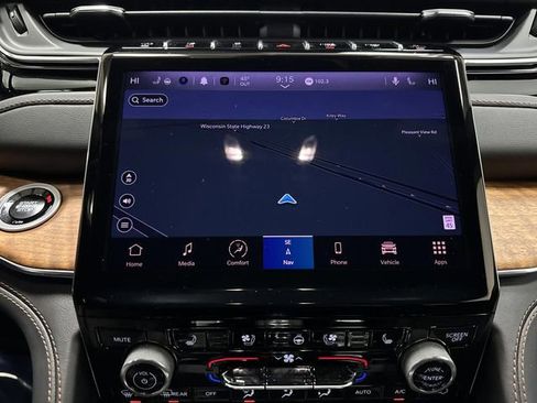 Used 2025 Jeep Grand Cherokee Summit w/ Obsidian Package image 10