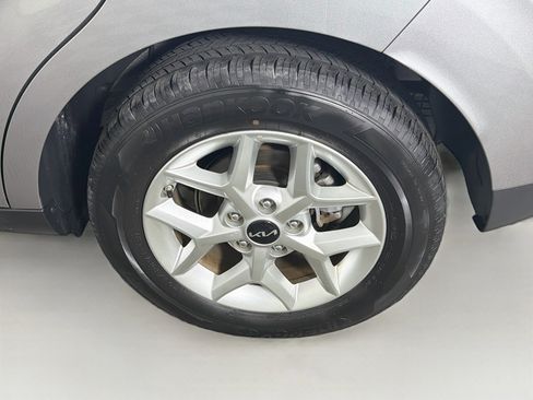Used 2025 Kia Soul LX w/ LX Technology Package FWD image 11