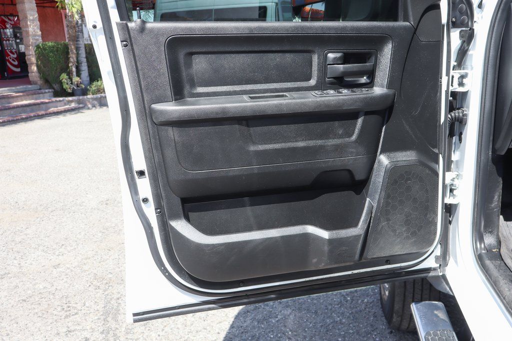 Used 2022 RAM 5500 Tradesman w/ Chrome Appearance Group RWD image 13