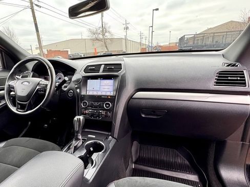 Used 2019 Ford Explorer XLT w/ XLT Sport Appearance Package image 14