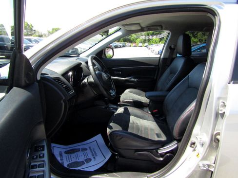 Used 2018 Mitsubishi Outlander Sport SE image 16