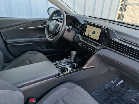 Used 2025 Toyota Camry LE image 30