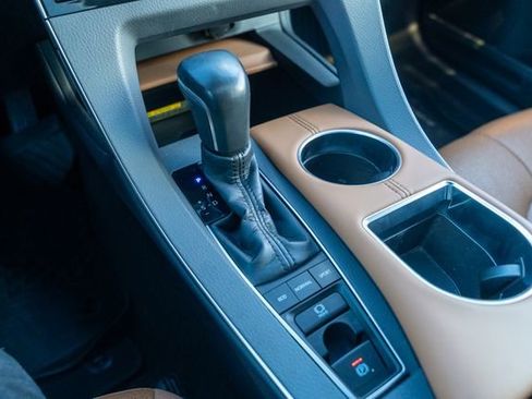 Used 2020 Toyota Avalon Limited image 34