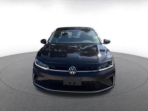 Used 2025 Volkswagen Jetta SE image 3