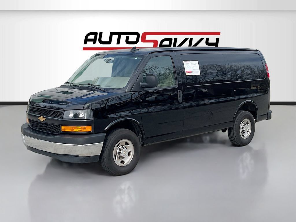 Used 2024 Chevrolet Express 2500 w/ Driver Convenience Package RWD image 3