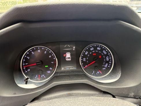 Used 2019 Toyota RAV4 XLE Premium image 24