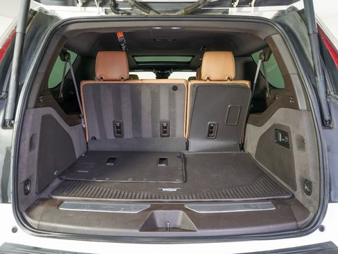 Used 2022 Cadillac Escalade ESV Premium Luxury w/ LPO, Radiant Package image 12