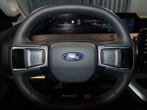 New 2026 Ford Expedition Active image 9