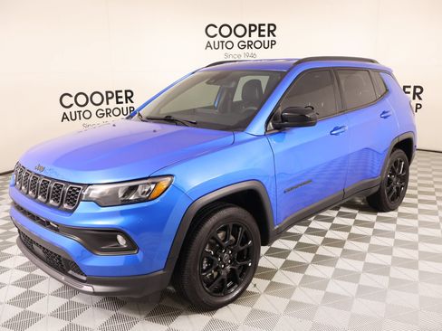 Used 2026 Jeep Compass Latitude AWD/4WD image 9