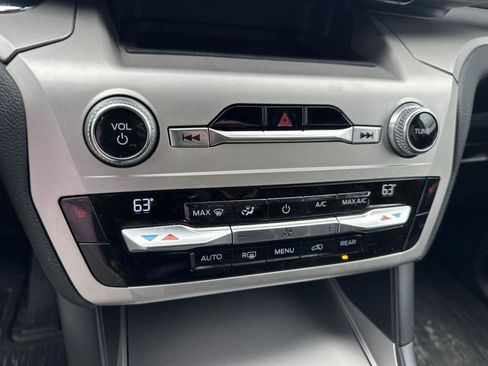 Used 2021 Ford Explorer XLT image 16