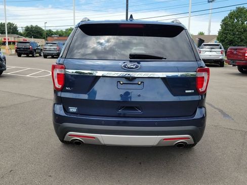 Used 2017 Ford Explorer XLT w/ Equipment Group 202A AWD/4WD image 4