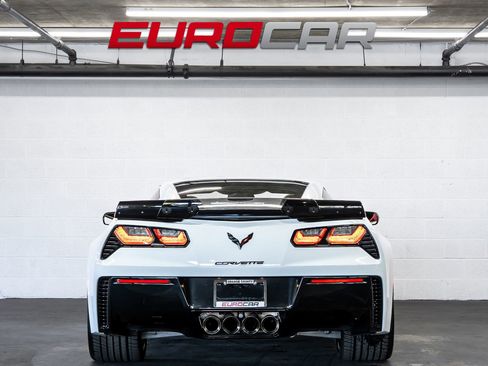 Used 2015 Chevrolet Corvette Z06 w/ 3LZ Preferred Equipment Group image 5