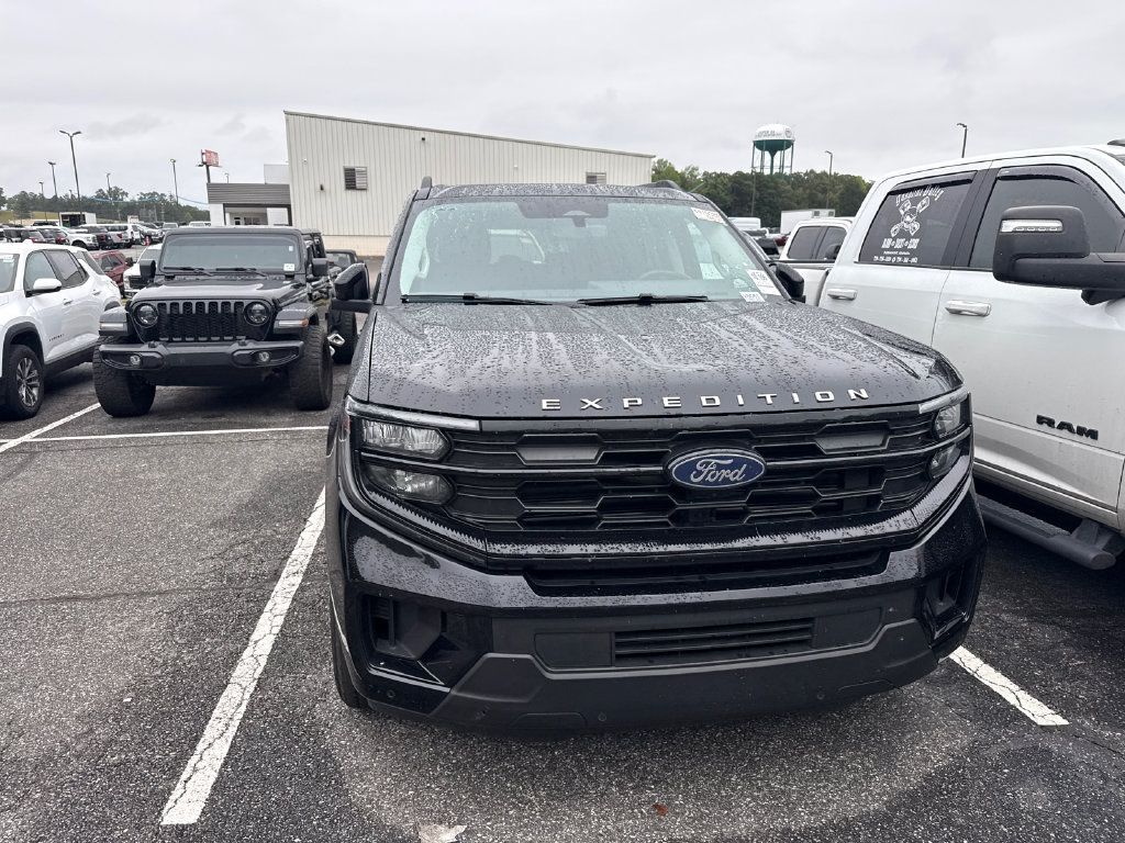 Used 2025 Ford Expedition Active AWD/4WD image 20