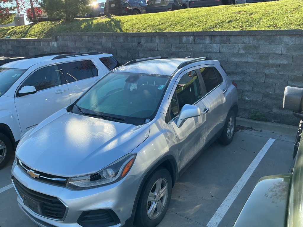 Used 2018 Chevrolet Trax LT w/ LT Convenience Package FWD image 4