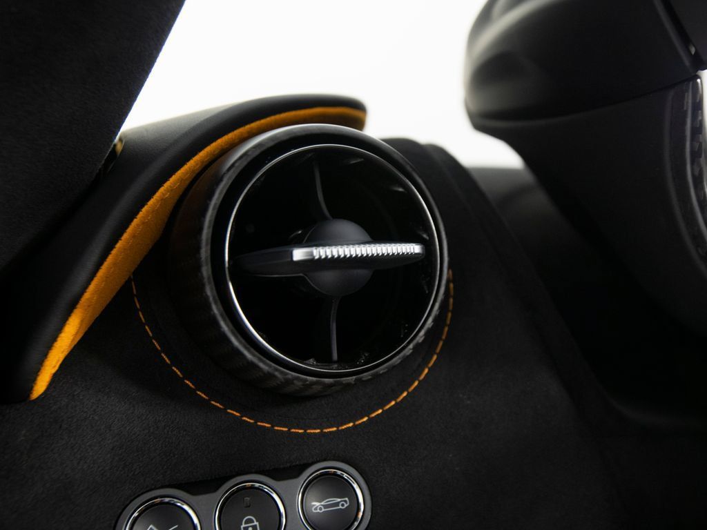 Used 2024 McLaren 750S Spider RWD image 18