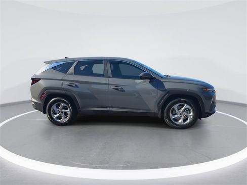 Certified 2024 Hyundai Tucson SE image 9