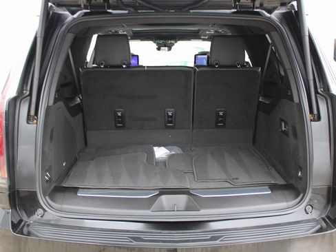 Used 2025 Cadillac Escalade ESV Sport Platinum w/ LPO, ONYX Package image 32