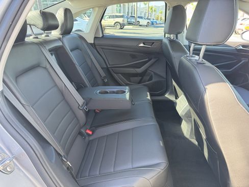 Used 2022 Volkswagen Jetta SE w/ Panoramic Sunroof Package image 34