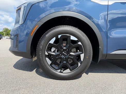 Used 2025 Kia Sorento S AWD/4WD image 12