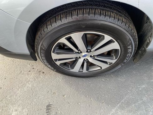 Used 2019 Subaru Outback 2.5i Limited w/ Popular Package #2 image 3