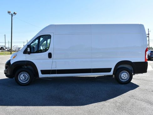 Used 2025 RAM ProMaster 2500 w/ Convenience Group FWD image 8