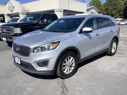 Used 2018 Kia Sorento LX AWD/4WD image 2