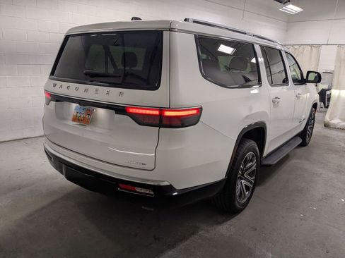 Used 2024 Jeep Wagoneer L Series II w/ Flexible Seating Group AWD/4WD image 7
