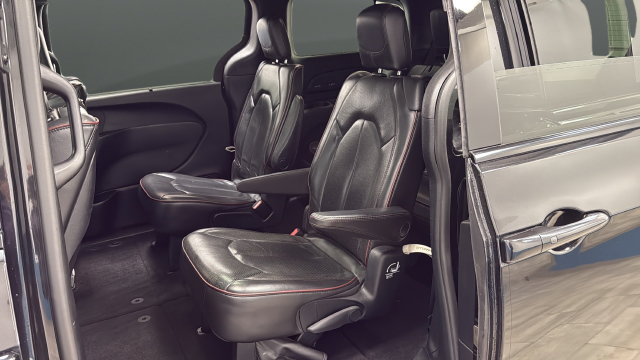 Used 2020 Chrysler Pacifica Limited FWD image 23